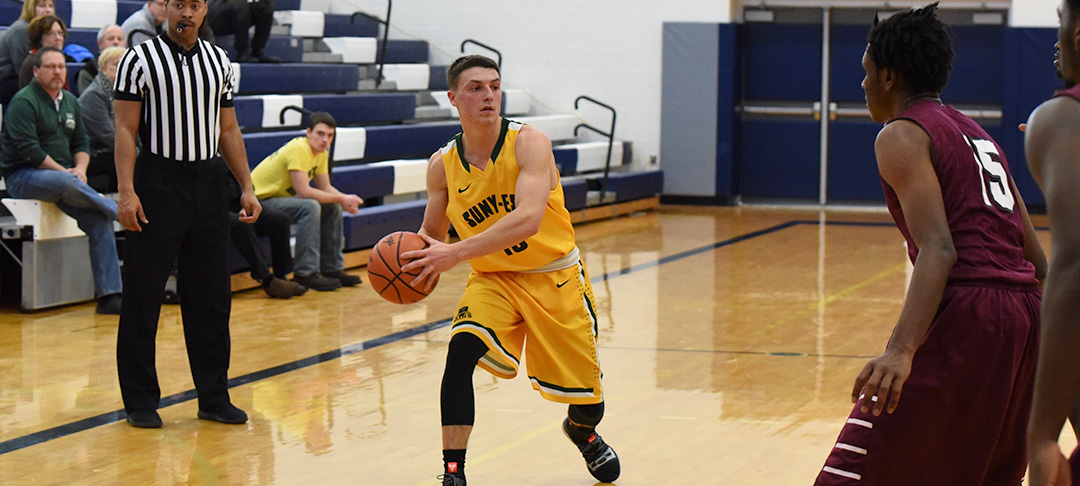 Men's Basketball Team Wins on the Road